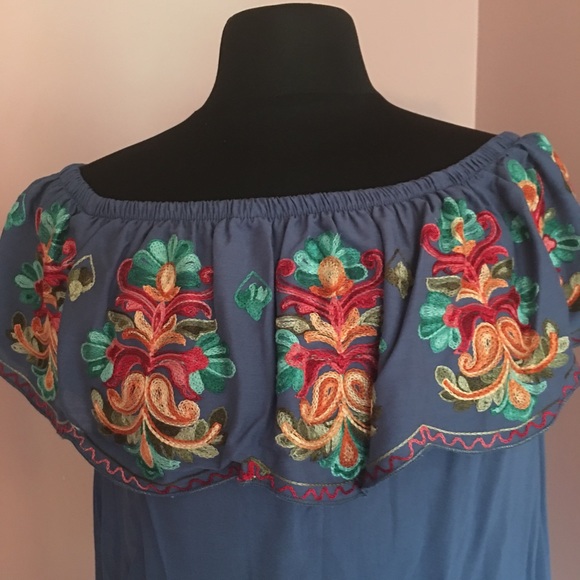NWT Nordstrom’s Surf Gypsy Denim Embroidered Top M - Picture 4 of 8